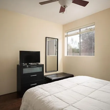 Luxury Guest House 2Ba/2Br, Separate Building, Private Basketball Court, Prime Neighborhood
