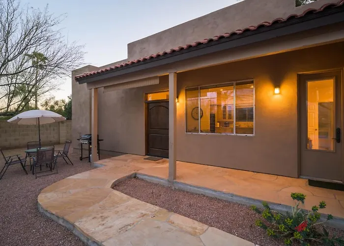 Luxury 2ba/2br, Separate Building, Private Basketball Court, Prime Neighborhood Gasthof Scottsdale