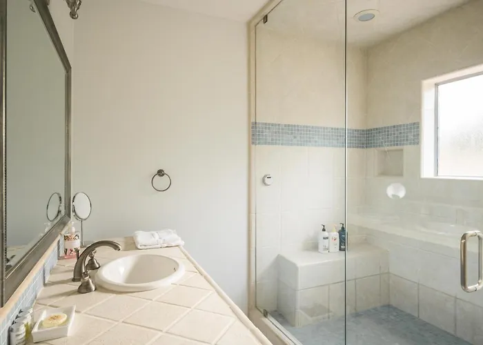 Gasthof Luxury 2ba/2br, Separate Building, Private Basketball Court, Prime Neighborhood 4*