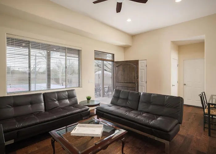 Luxury 2ba/2br, Separate Building, Private Basketball Court, Prime Neighborhood Gasthof 4*
