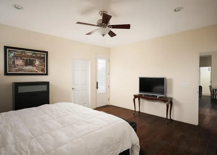 Gasthof Luxury 2ba/2br, Separate Building, Private Basketball Court, Prime Neighborhood 4*