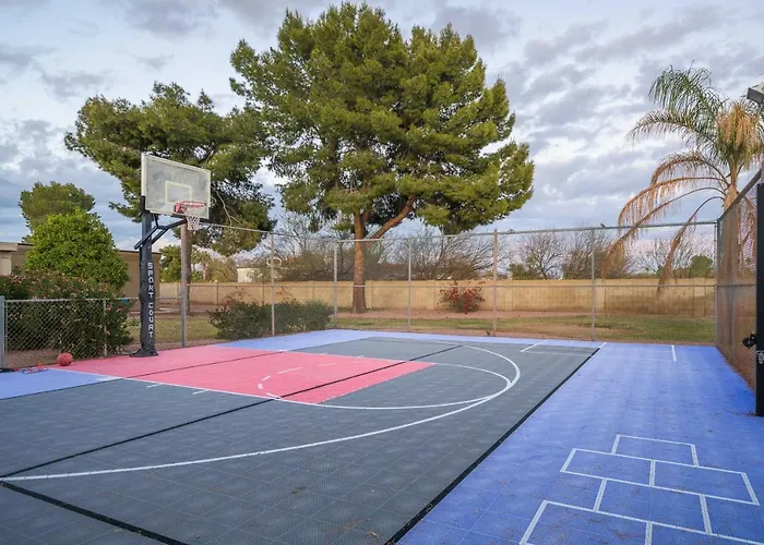 Gasthof Luxury 2ba/2br, Separate Building, Private Basketball Court, Prime Neighborhood Scottsdale