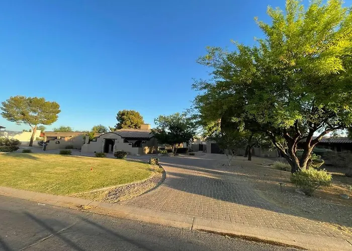 Luxury 2ba/2br, Separate Building, Private Basketball Court, Prime Neighborhood 4*